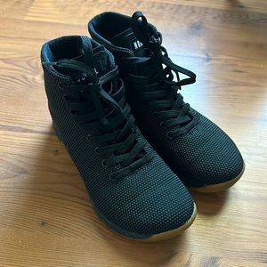 No Bull women’s high top trainer size 7.5